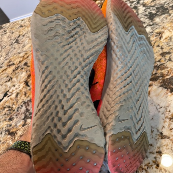 Nike Epic React Flyknit Men’s Running Shoes Copper Flash Size 12 - Picture 4 of 8